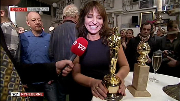 Susanne Bier med sin Oscar og Golden Globe